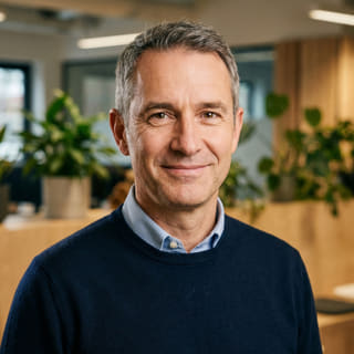 A Fényes Hozamlat vezérigazgatójának, James Mitchellnek a profilfotója
